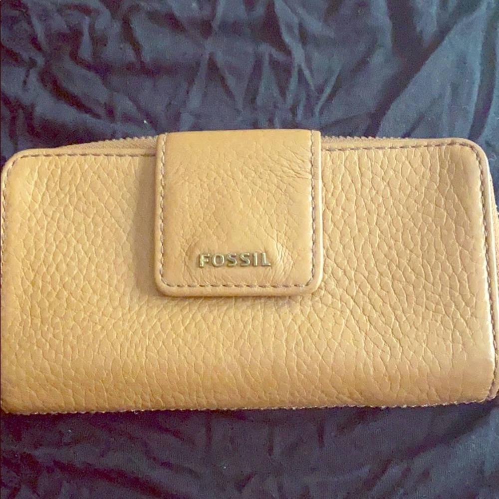Fossil wristlet wallet